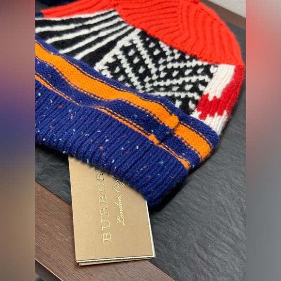 BRAND NEW (GREAT GIFT) Burberry Abstract Cashmere Wool Knit Beanie - Picture 3 of 12